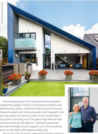  ??  ?? Below left & below: The angular roof line is a striking feature, with its steel blue cladding setting the tone for the vibrant interiors