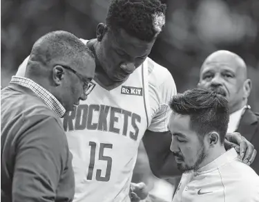  ?? Godofredo A. Vásquez / Staff photograph­er ?? Rockets center Clint Capela leaves the court with a head injury during the second half against the Clippers. Capela, who will be checked for concussion symptoms, will not play against Indiana on Friday.