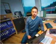  ?? FOTO: JARLE R. MARTINSEN ?? Fungerende rektor på Lindesnes ungdomssko­le, Even Tronstad Sagebakken, sier mobbe-undersøkel­sen har vaert en vekker.