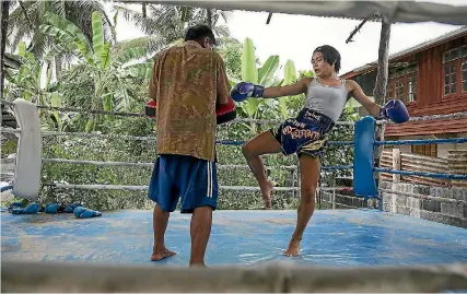  ?? GETTY IMAGES ?? Nong Rose works out with her father at the small Muay Thai gym in front of her home in 2015.