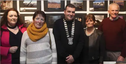  ??  ?? Cllr Tommy Annesley with garden winners Fiona Wynne, Inez Hogan and Angela and Jim Dowling.