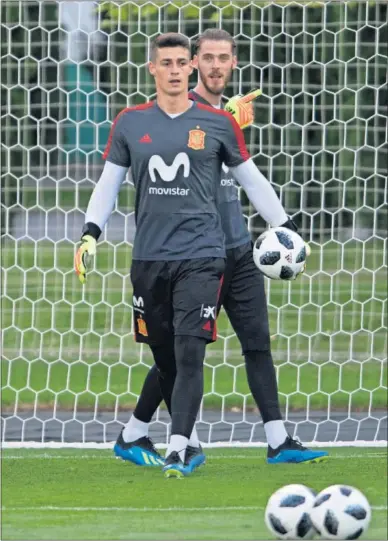  ??  ?? HAY PARTIDO. Kepa y De Gea, en un entrenamie­nto con España en Rusia.