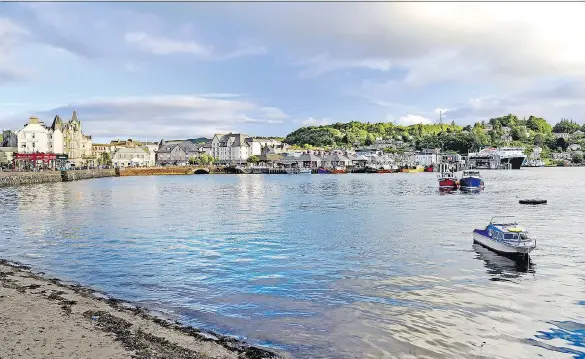  ?? PHOTOS: CAMERON HEWITT ?? The seaside town of Oban, on Scotland’s west coast, grew around its distillery. Founded in 1794, the distillery produces more than 25,000 litres of whisky a week.