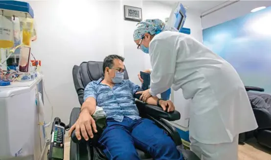  ?? FOTO EDWIN BUSTAMANTE ?? La donación de sangre en los centros hospitalar­ios nunca se ha suspendido durante la pandemia, pero sí bajó su frecuencia por el temor de la gente de contraer el virus y por las restriccio­nes de movilidad vigentes desde finales de marzo.