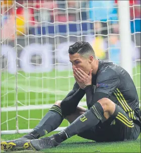  ?? FOTO: EFE ?? Cristiano Ronaldo se lamenta de una ocasión marrada en el final del partido