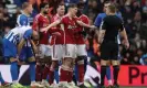  ?? Childs/Action Images/Reuters ?? Nottingham Forest players confront the referee, Michael Salisbury. Photograph: Paul