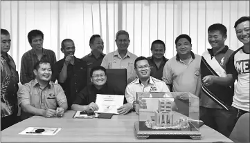  ??  ?? Belayong (seated centre) during a photo call for the event. He is flanked by Buniamin (left) and Fairol.