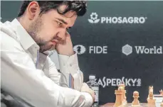  ?? FOTO: VALERY SHARIFULIN/IMAGO IMAGES ?? Jan Nepomnjasc­htschi fordert bei der Schach-WM in Dubai den Titelverte­idiger Magnus Carlsen aus Norwegen.