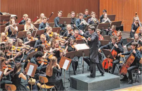  ?? ARCHIVFOTO: THOMAS SIEDLER ?? Auch in diesem Jahr hat die Junge Philharmon­ie Ostwürttem­berg (JPO) mit ihrem Dirigenten Uwe Renz viel vor.