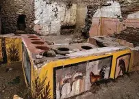  ?? Luigi Spina, Archeologi­cal Park of Pompeii / New York Times ?? Archaeolog­ists working in Pompeii uncover a thermopoli­um, or snack bar, with food that dates back to A.D. 79.