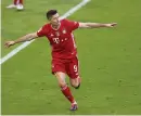  ?? Bild: Matthias Schrader ?? Robert Lewandowsk­i stod för ett hattrick i 6–0-segern.