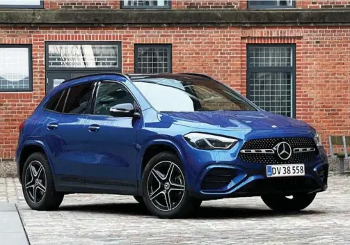  ?? ?? Det er bestemt en paen bil, den facelifted­e Mercedes GLA, men som plug-in-hybrid har den overlevet sig selv. Fotos: Christian Schacht