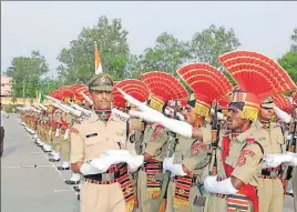 ?? HT PHOTO ?? Recruit constables during the passingout parade at the Subsidiary Training Centre of the Border ■ Security Force camp at Kharkan in Hoshiarpur on Sunday.