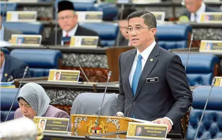  ??  ?? azmin presenting the Felda White Paper in dewan rakyat, which detailed many shady deals and the huge losses the agency was suffering from.