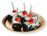  ??  ?? BOTTOM
The enticing sweet masala paan