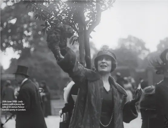  ??  ?? 25th June 1919: Lady Lavery with a pussy for sale at St James Palace Garden party in London.