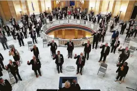  ?? Sue Ogrocki / Associated Press ?? House members are sworn in Tuesday in Oklahoma City. At least 187 state legislator­s nationwide have tested positive for the virus, and four have died.