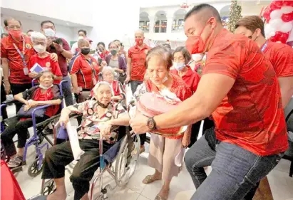  ?? PhotograPh by analy labor for the daily tribune @tribunephl_ana ?? THE local government of San Juan City – led by Mayor Francis Zamora – made 442 senior citizens’ birthdays more memorable after providing cash assistance.
