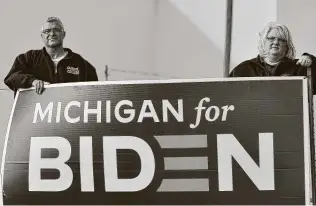  ?? Robin Buckson / Detroit News ?? Despite encouragin­g polls and growing support in swing states such as Michigan, some Democrats — haunted by 2016 — feel as if their party is behind.