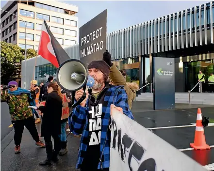  ?? GETTY IMAGES ?? Protesters outside Fletcher Building’s Auckland headquarte­rs. Plans for 480 houses next to O¯ tuataua Stonefield­s historic reserve have been up in the air amid negotiatio­ns between local iwi and Auckland Council.