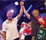  ?? (Photo AFP) ?? Francis Joyon remporte de justesse sa première Route du Rhum devant François Gabart.