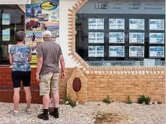  ?? Photo: AFP ?? Des retraités en Algarve. Leurs avantages viennent d’être révisés à la baisse.