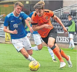  ?? Picture: SNS Group. ?? United’s Louis Appere takes on Ciaran Brian.