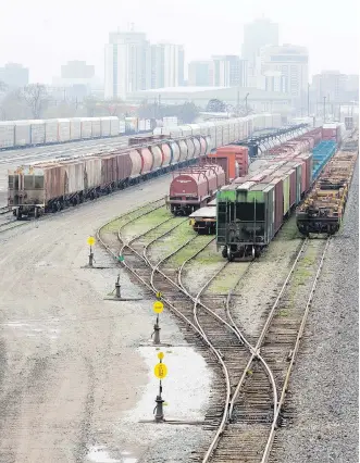  ?? CRAIG GLOVER/FILES ?? Shippers blame delays on rail carriers they say favour their more well-serviced markets when rail cars are in short supply. They want changes to Bill C-49 to improve their bargaining power during disputes.