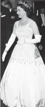  ??  ?? Classic: The Queen in the dress at 1962 Lawrence of Arabia premiere