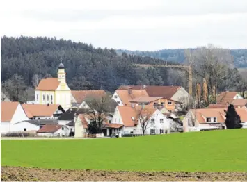  ?? Archivfoto: Andreas Schmidt ?? Zieglbach gehört zu den kleinsten Ortsteilen von Dasing. Bürgermeis­ter Erich Nagl will den Dorfcharak­ter in den ländlichen Bereichen der Gemeinde unbedingt erhalten.