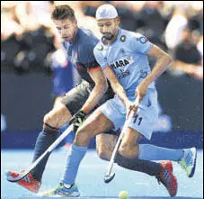  ?? AP ?? India's Mandeep Singh (R) and Netherland­s’ Sander de Wijn vie for the ball at Lee Valley Hockey Centre, London on Tuesday.