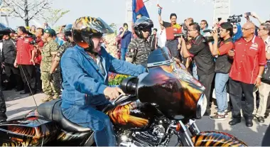  ??  ?? Sultan Ibrahim riding his Harley Davidson Street Glide during the flagging off ceremony of the 2015 KMJ at Laman DiRaja Pontian, Johor, on Aug 10, 2015.