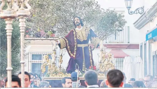  ?? JESÚS MARÍN ?? El Cristo de la Oración en el Huerto, ayer, al salir de la Pastora para presidir el via crucis del Consejo de Hermandade­s.