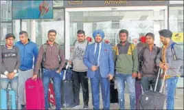  ?? GURMINDER SINGH/HT ?? Businessma­n SP Singh Oberoi (centre) with the youths whom he helped in returning from Dubai, where they were stuck for past few months, at Chandigarh internatio­nal airport on Saturday.