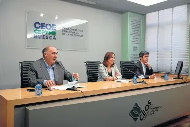  ?? ?? José Fernando Luna, Clara Sanz y Luis Felipe en la reunión celebrada ayer en Ceoe-Cepyme Huesca.