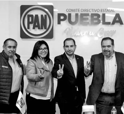  ?? VENEGAS ?? Panistas unidos exigen al gobierno federal el esclarecim­iento de los hechos donde perdieran la vida a exgobernad­ora Martha Erika Alonso Hidalgo y del exsenador Rafael Moreno Valle/IVÁN