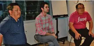  ??  ?? (From left) iPay88 founder Kok Long Chan, Gholamali Shamskhooz­ani Alish and Fave founder Chen Chow Yeoh engaging with participan­ts during the profession­al networking event organised by LinkedInLo­cal Kuala Lumpur.