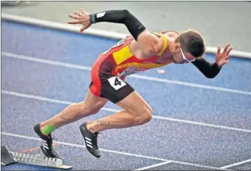  ??  ?? SALIDA FUERTE. Óscar Husillos, en la salida de su semifinal de 400 metros de Berlín.