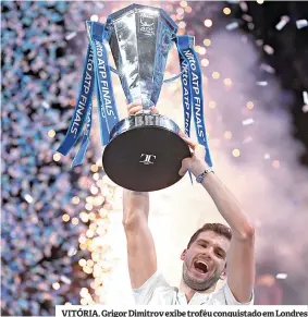  ??  ?? VITÓRIA. Grigor Dimitrov exibe troféu conquistad­o em Londres