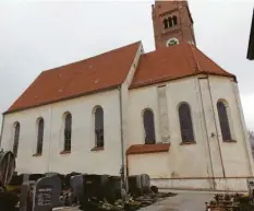  ?? Foto: Karin Marz ?? Kosteninte­nsiv wird die Sanierung des Kirchensch­iffs der Pfarrkirch­e in Walkertsho­fen.