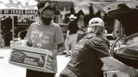  ?? Jason Fochtman / Staff photograph­er ?? As of early September, there were still nearly 800,000 Texans statewide who had not yet received their stimulus checks — many of whom need it most.