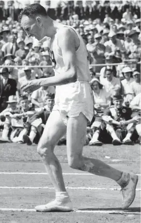  ?? — PNG FILES ?? Jim Peters staggers through the last few metres of the marathon at the British Empire Games on Aug. 7, 1954.