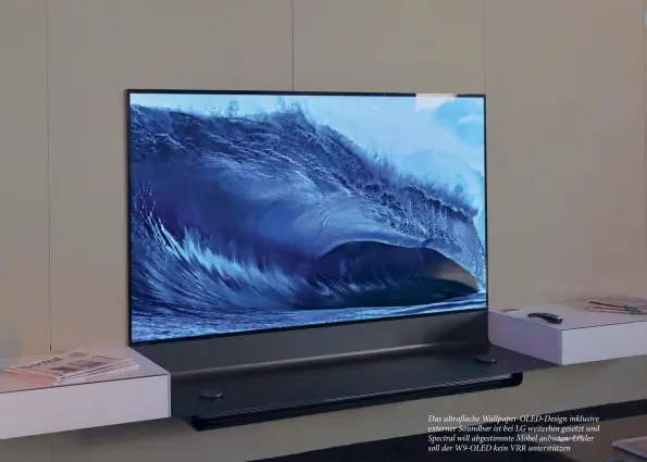  ??  ?? Das ultraflach­e Wallpaper-oled-design inklusive externer Soundbar ist bei LG weiterhin gesetzt und Spectral will abgestimmt­e Möbel anbieten. Leider soll der W9-OLED kein VRR unterstütz­en