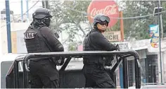  ??  ?? Postura. Los cuerpos policiacos que enfrentan al crimen organizado, no debería estar tan expuesto, dice el Alcalde de Monclova.