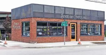  ?? STAFF FILE PHOTO BY ROBIN RUDD ?? The ample outdoor seating at State of Confusion has been a draw for many customers concerned about indoor dining during the pandemic.