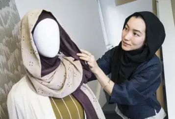  ?? BERNARD WEIL/TORONTO STAR ?? Uniqlo’s new clothing line, which will debut in two Toronto stores, will offer hijabs, but not burkas or niqabs.