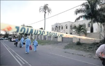  ?? P ICTURES: DOCTOR NGCOBO ?? Crime scene experts at the Verulam Mosque after the brutal attack.