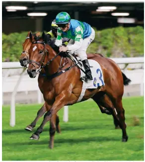  ?? Photos: Kenneth Chan ?? Zac Purton steers Copartner Prance home for Francis Lui at Happy Valley last night.