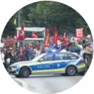  ??  ?? Policija je kontrolira­la prosvjednu šetnju bavarskom prijestoln­icom