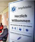  ?? ARCHIV-FOTO: A. VOLKMANN ?? Sehr alte Menschen können selbst nicht in die normalen Impfstelle­n kommen. Um sie vor Corona zu schützen, sind mobile Impfgruppe­n unterwegs.